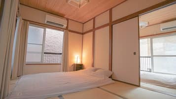 House, 2 Bedrooms | 2 bedrooms, laptop workspace, blackout curtains, free WiFi