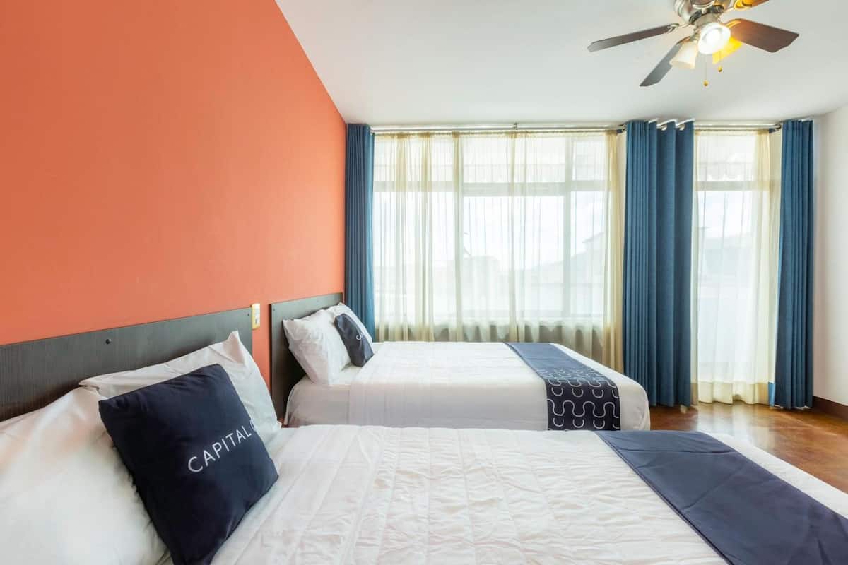 desk, free wifi, bed sheets