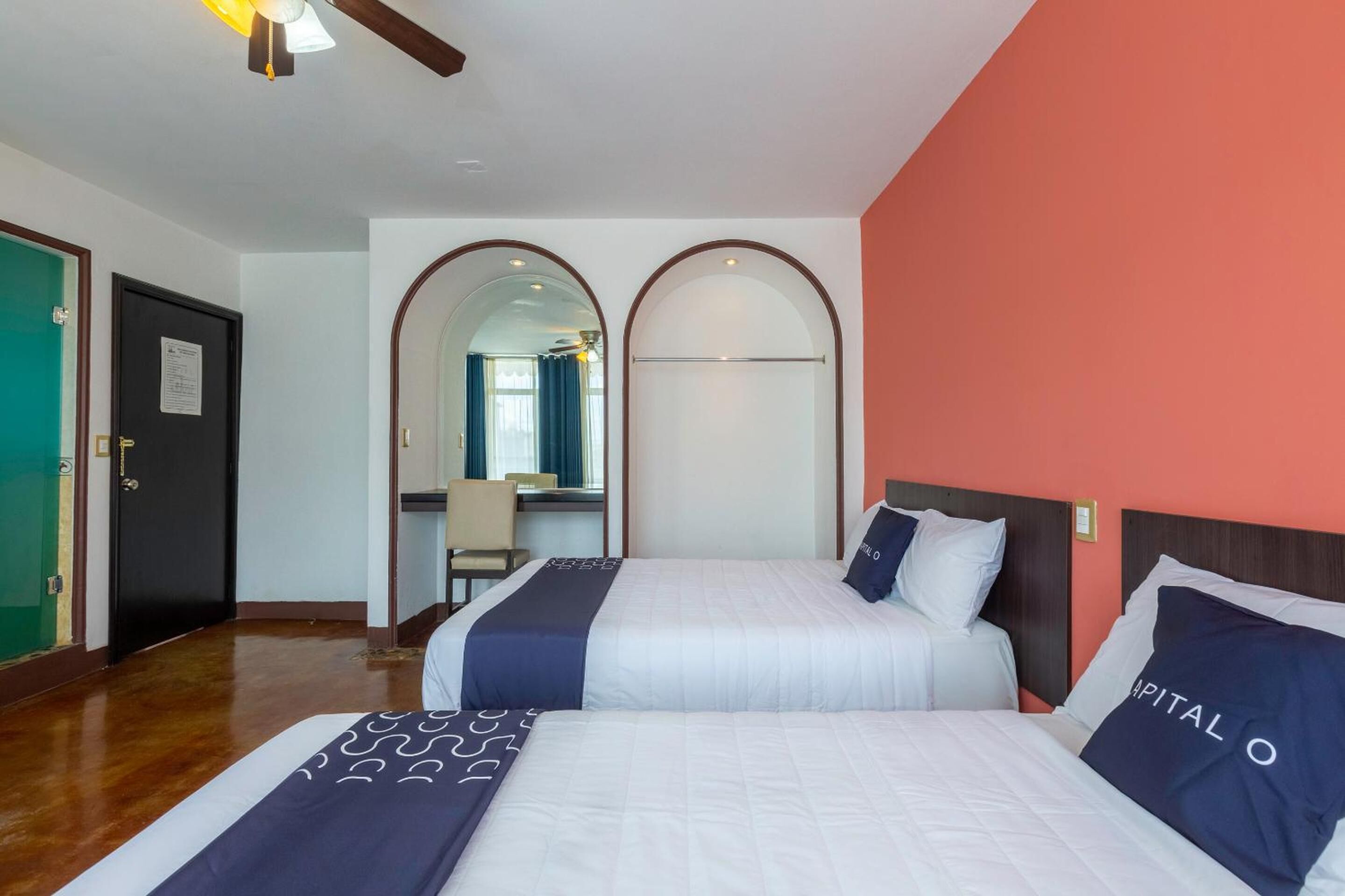 desk, free wifi, bed sheets