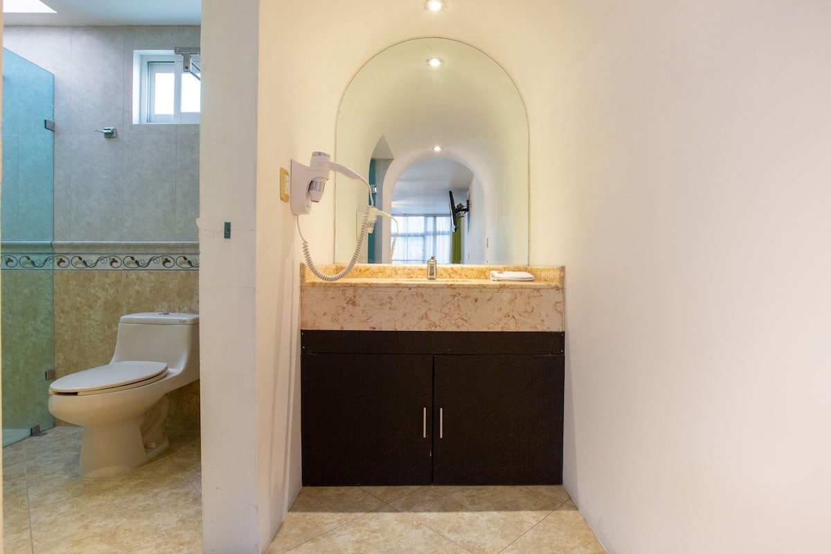 standard room, multiple beds | bathroom sink