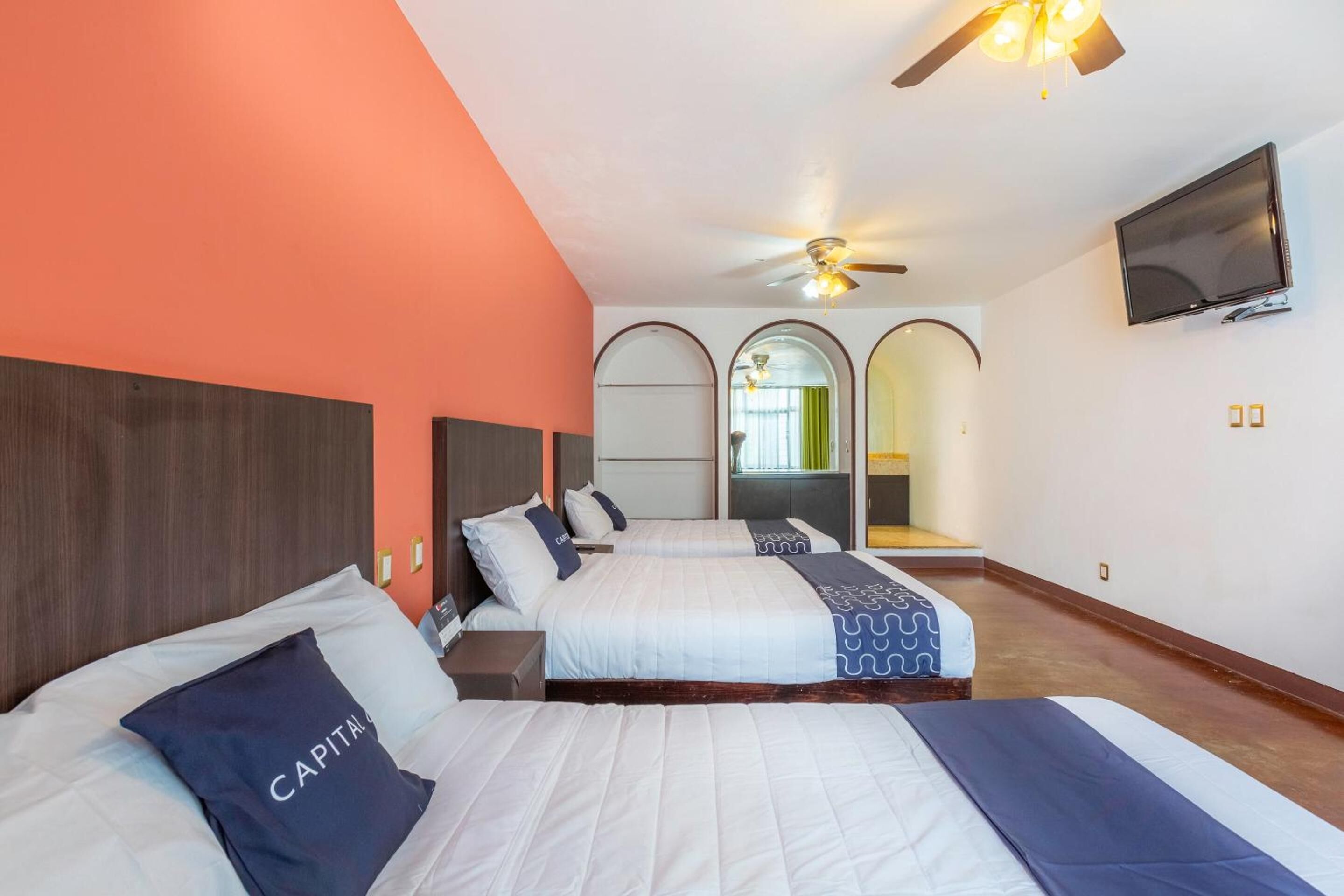 desk, free wifi, bed sheets