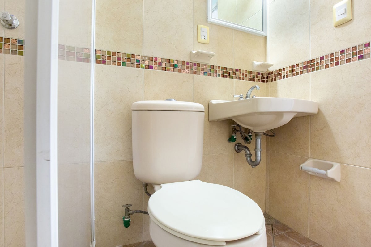 standard room, 2 double beds | bathroom | shower, towels, soap, shampoo