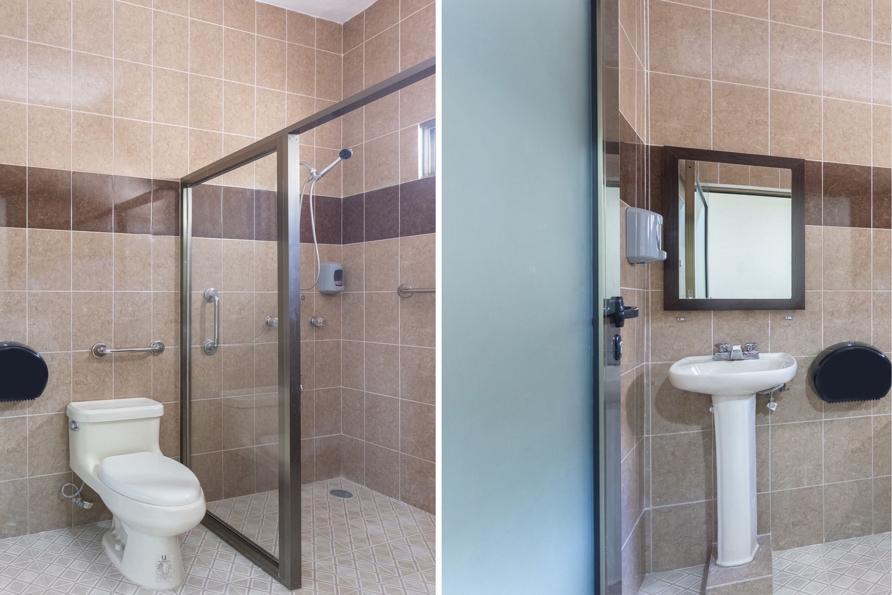 standard room, 1 double bed | bathroom | shower, towels, soap, shampoo