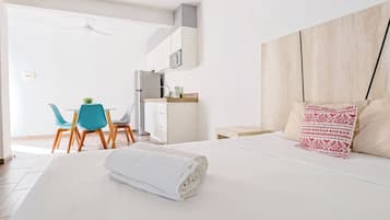 Junior Suite | Laptop workspace, bed sheets