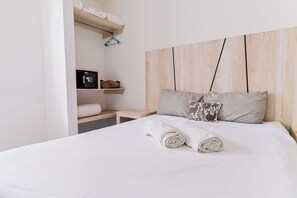 Standard Suite | Laptop workspace, bed sheets - Arkana 9 by Grupo Amber (Playa del Carmen)