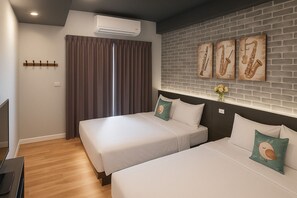 四人房, 陽台 | 遮光布/窗簾、免費無線上網、床單