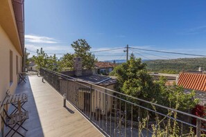 Terrace/patio - Holiday home with outdoor pool and barbecue (Bribir)