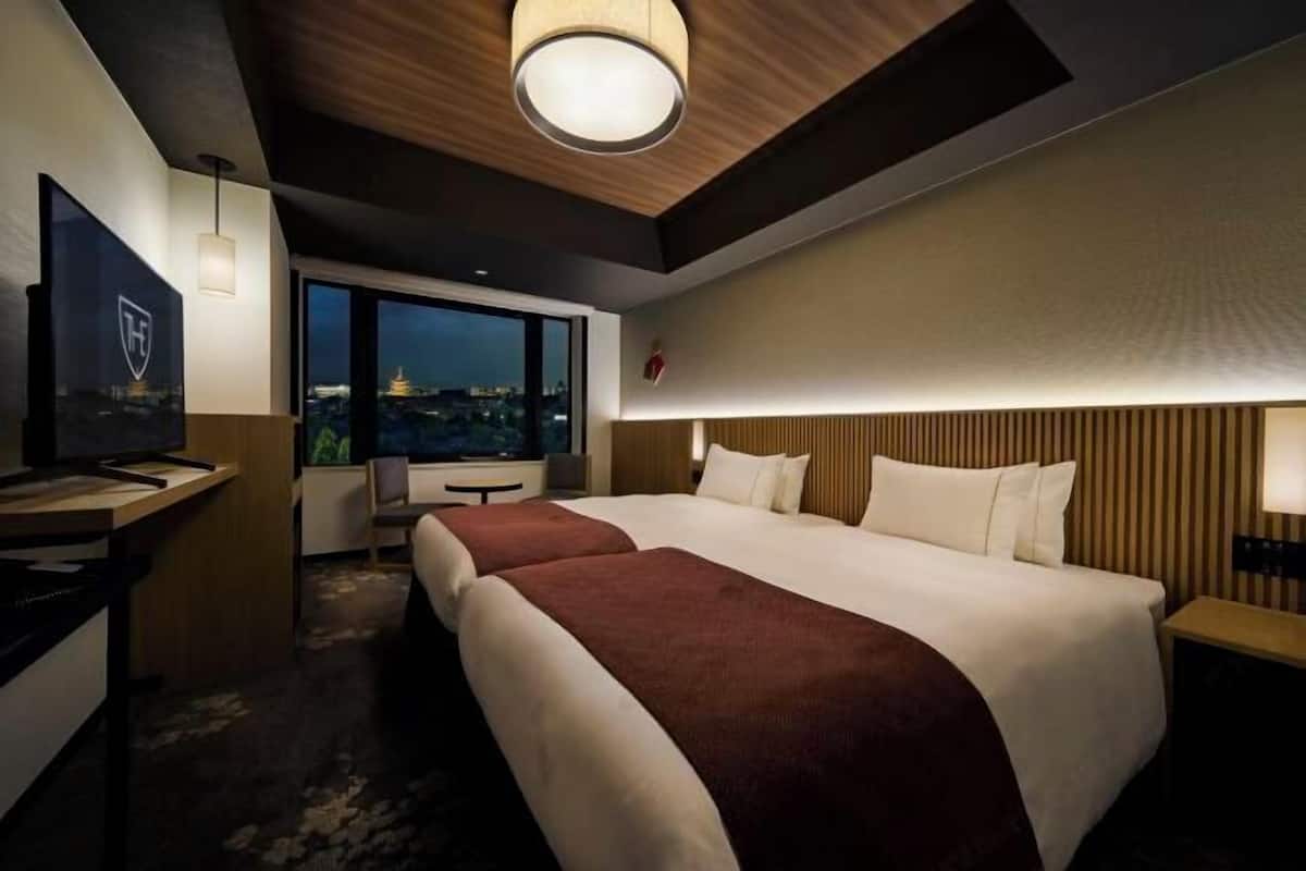 1 bedroom, down duvets, in-room safe, blackout curtains