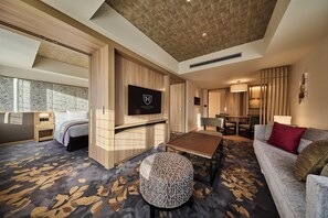 Suite, 2 Twin Beds | Living area | 43-inch flat-screen TV with cable channels - The Royal Park Hotel Kyoto Umekoji (Kyoto)