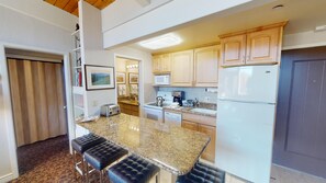 Fridge, microwave, oven, stovetop - Gold Condo @ Manor Vail - Includes Bfast (Vail)