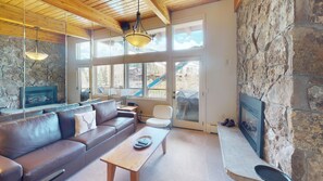 TV - Platinum Condo w/ Mountain Views - Bfast Included (Vail)