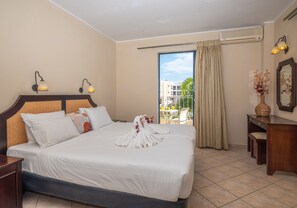 Family Room | Soundproofing, iron/ironing board, bed sheets - Casa Orama Boutique Hotel (Hersonissos)