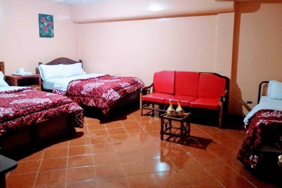 Habitación triple, varias camas, baño privado | Wifi gratis y ropa de cama