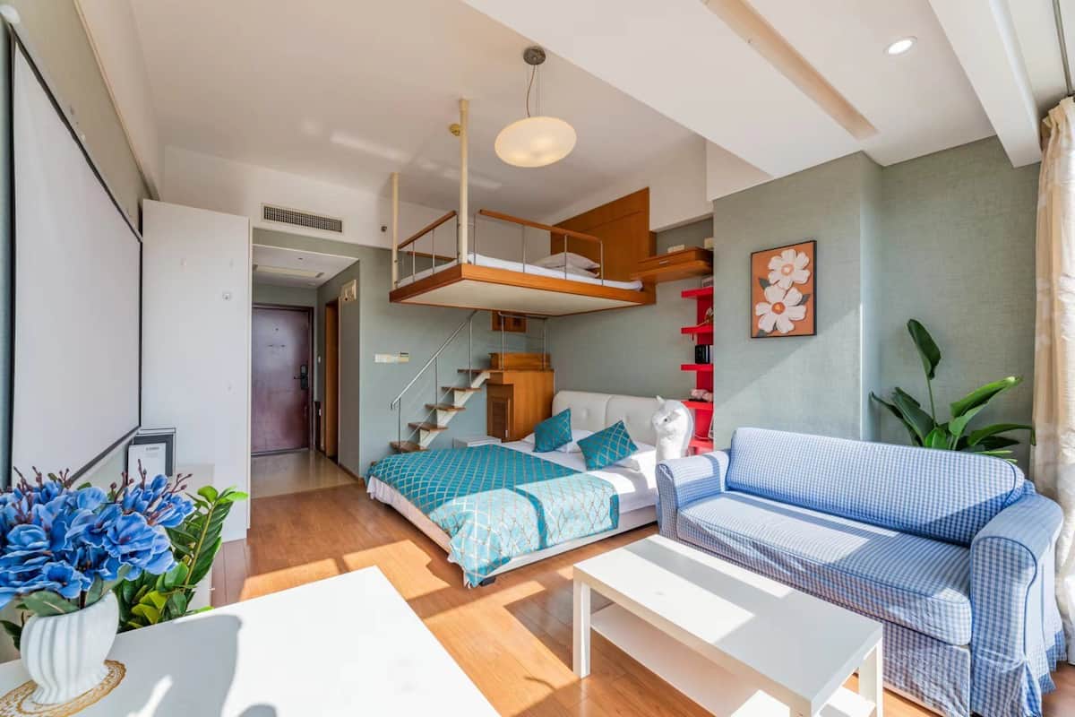 Loft, 2 letti matrimoniali | 1 camera, una scrivania, tende oscuranti, Wi-Fi gratuito