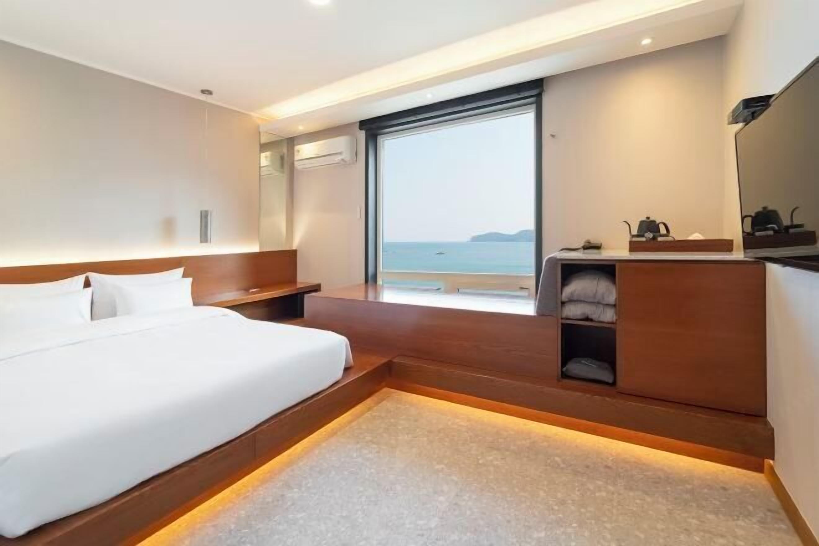 Sengetøy av topp kvalitet, dundyner og senger med overmadrass