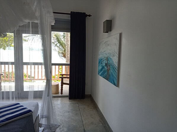 In-room safe, free WiFi, bed sheets