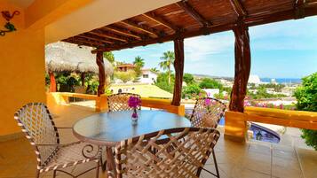 Villa (2 Bedrooms) | Terraza o patio