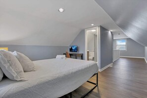 3 bedrooms, desk, iron/ironing board, WiFi