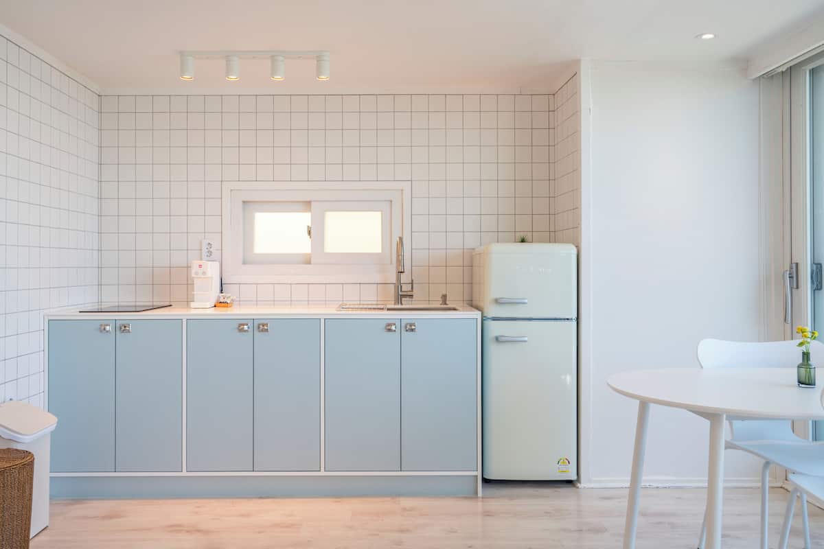 Third Room | Private kitchen | Fridge, microwave, stovetop, espresso maker