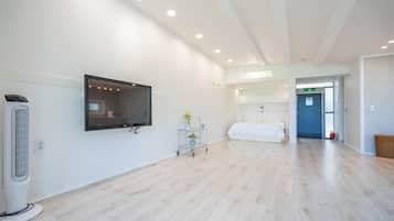 Fifth Room | Living area | 44-inch Smart TV with satellite channels, TV, pay movies