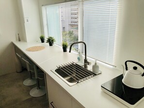 아파트 | 전용 주방 | 전자레인지, 전기 주전자, 조리 도구/접시/주방 기구