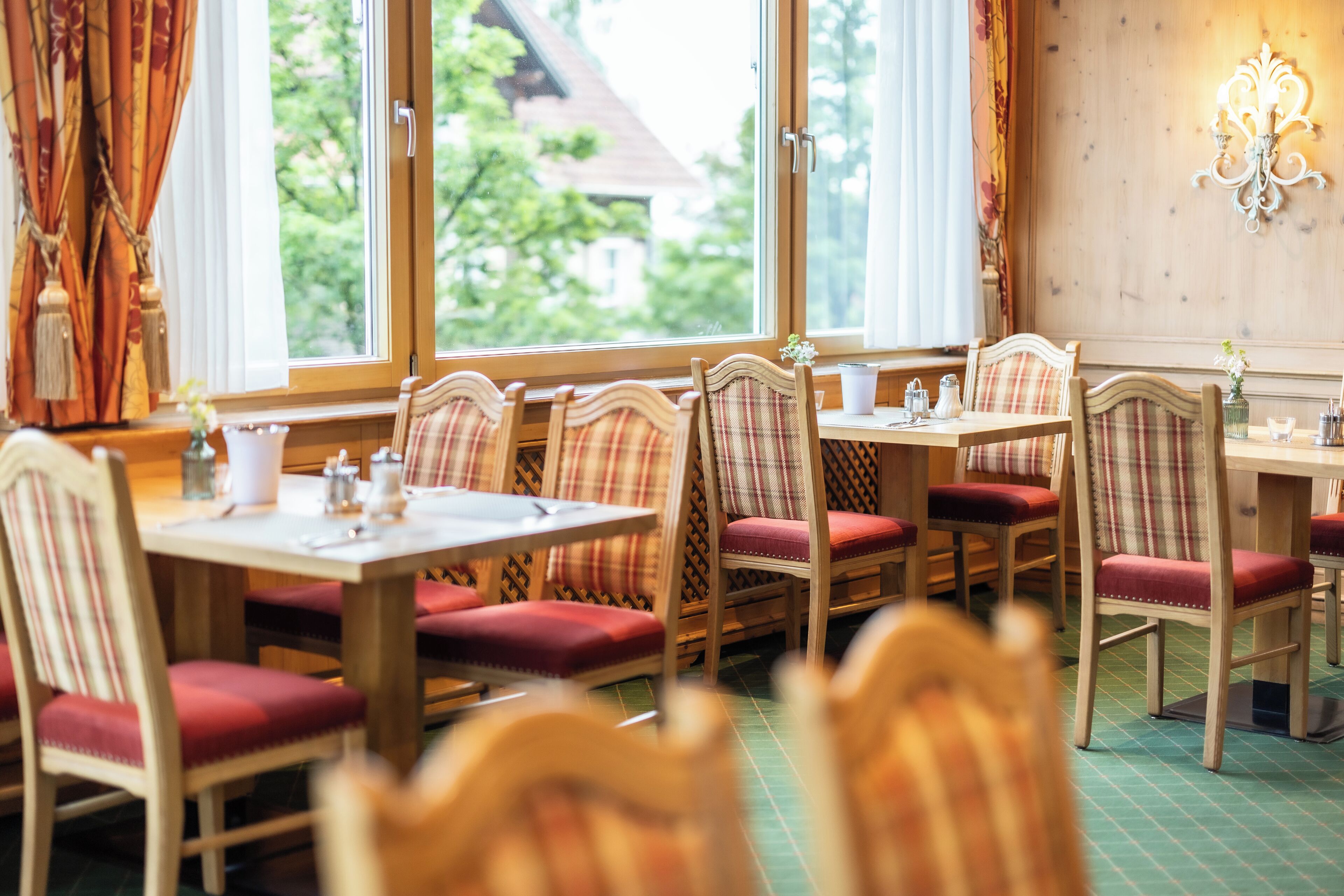 breakfast and dinner served, international cuisine