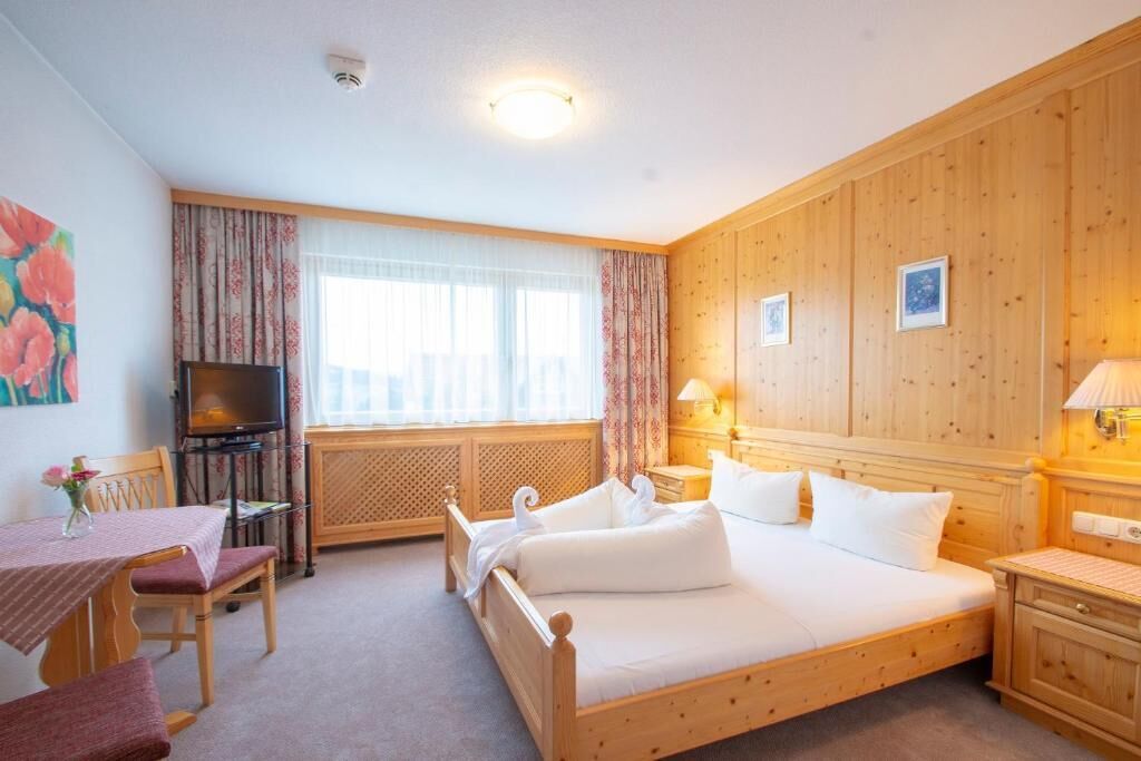 hypo-allergenic bedding, in-room safe, individually furnished, desk