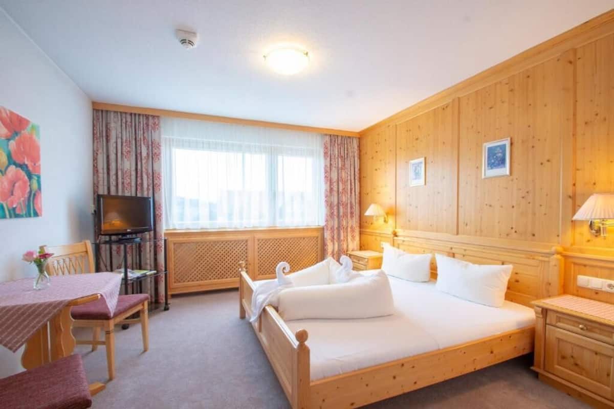 hypo-allergenic bedding, in-room safe, individually furnished, desk