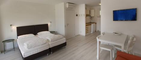 1 bedroom, in-room safe, WiFi, bed sheets