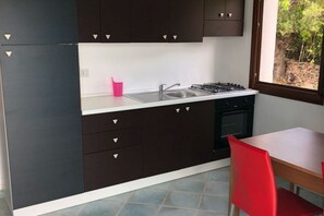 Apartment, 1 Schlafzimmer | Eigene Küche | Großer Kühlschrank, Ofen, Herdplatte, Kochgeschirr/Geschirr/Besteck