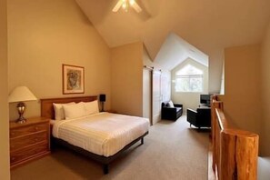 2 bedrooms, in-room safe, iron/ironing board, free WiFi - Riverside Townhouse - Patio - 5 min to Ski Hill (Fernie)