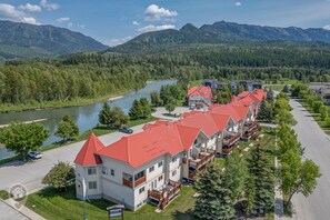 Exterior - 4 BDR Townhouse / Family-Friendly / Patio (Fernie)