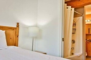 2 slaapkamers, een strijkplank/strijkijzer, gratis wifi, beddengoed