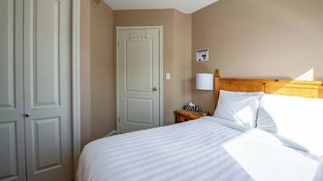 1 chambre, fer et planche Ă repasser, Wi-Fi gratuit, draps fournis