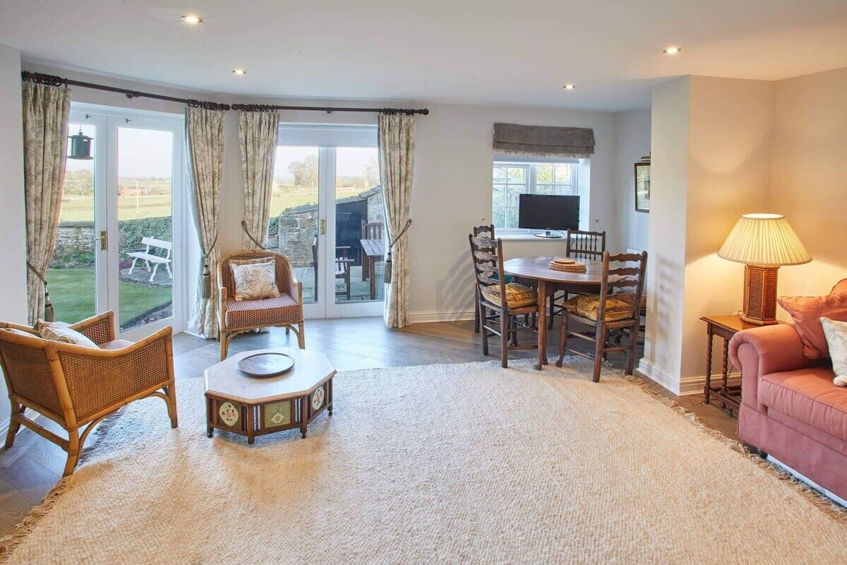 Flat-screen TV, fireplace, offices