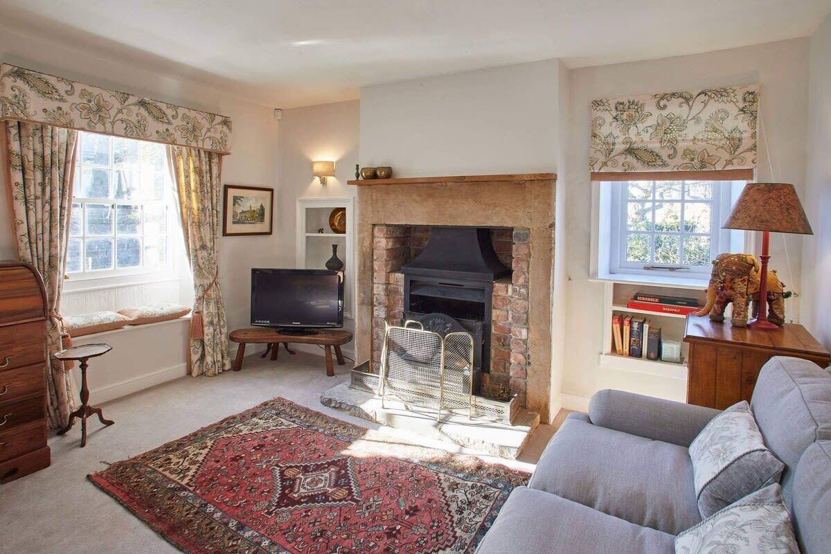 Flat-screen TV, fireplace, offices