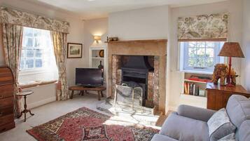 Flat-screen TV, fireplace, offices