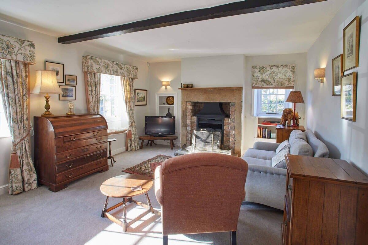 Tithe Cottage, Kirkby Overblow - Host & Stay