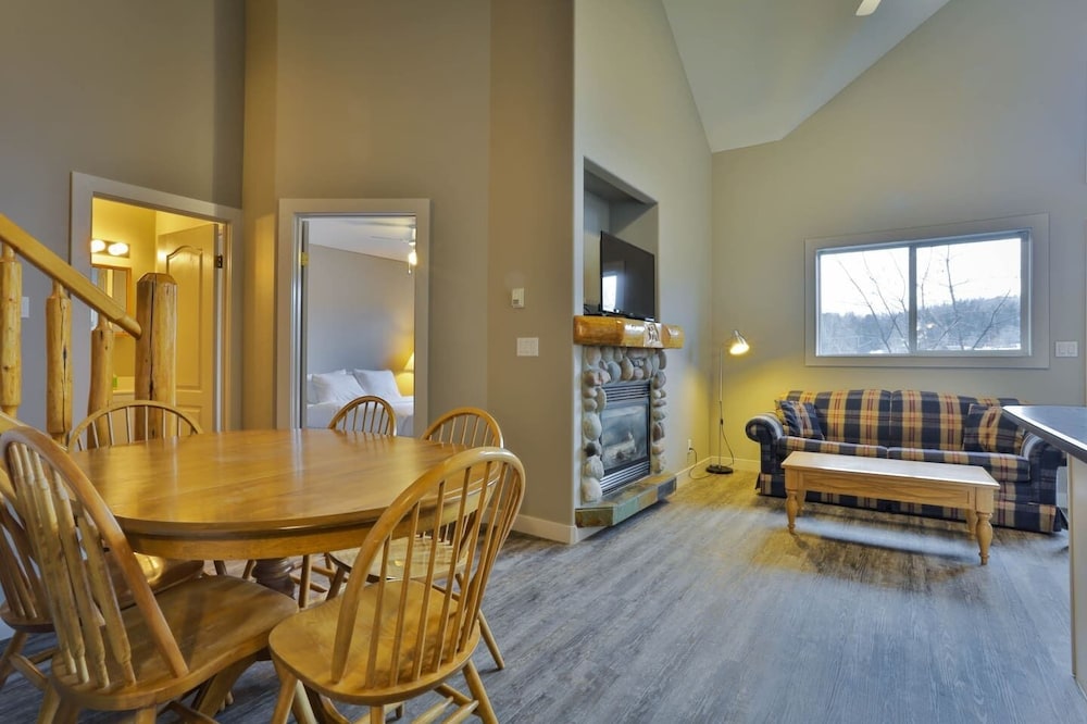 2 bedroom plus loft Riverside Condo