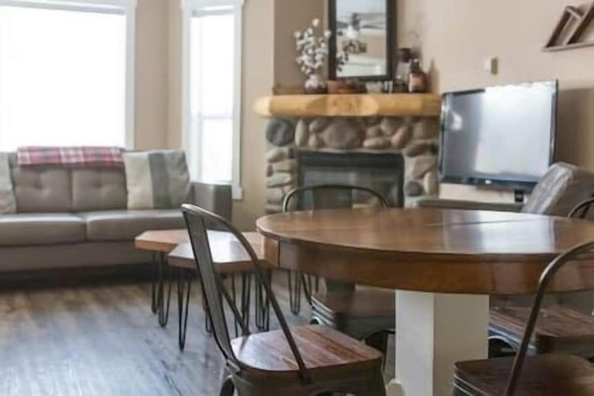 Spacious Townhouse / Loft Access / Mountain Views - Fernie