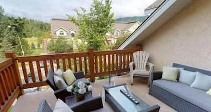 5 BDR Condo / Multiple Patios / Superb Location
