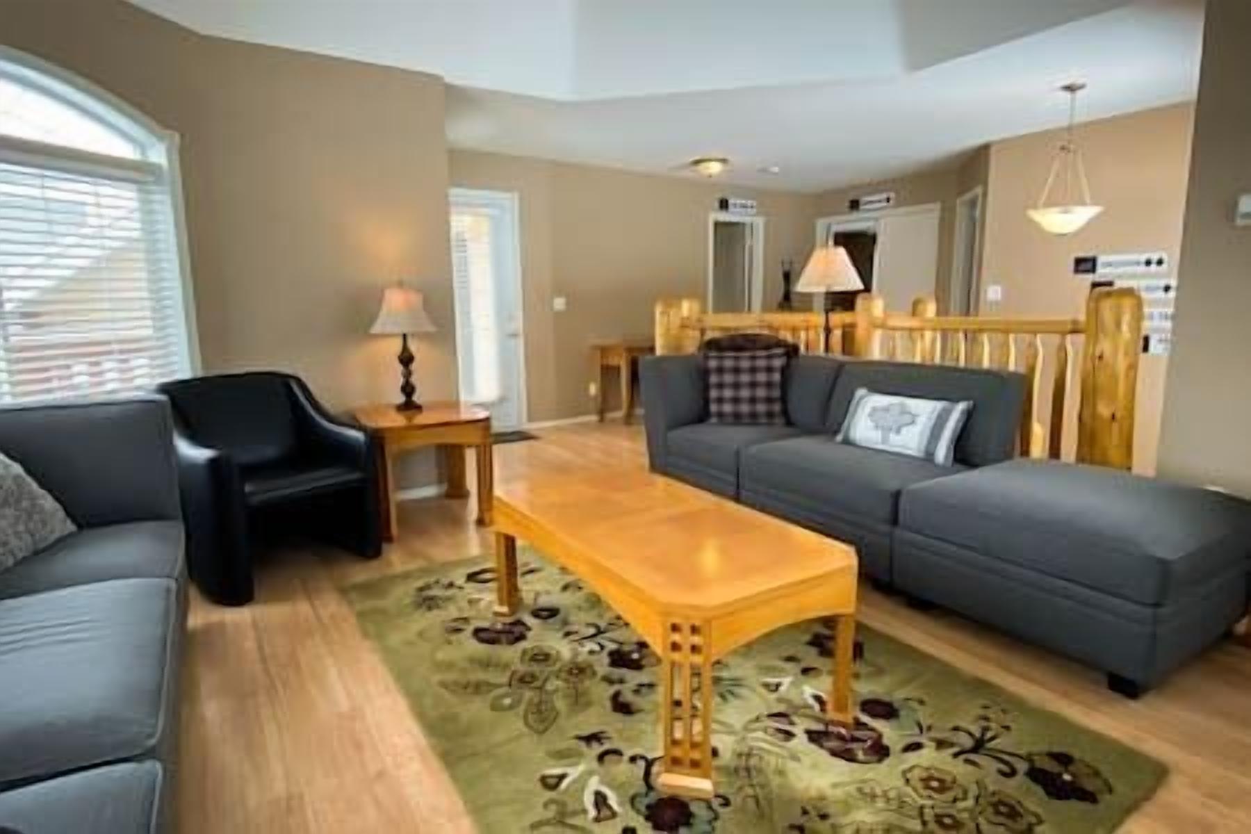 Deluxe Large Floor-plan Riverside Condo