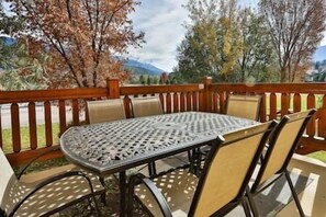 Outdoor dining - 5 BDR Condo / Multiple Patios / Superb Location (Fernie)