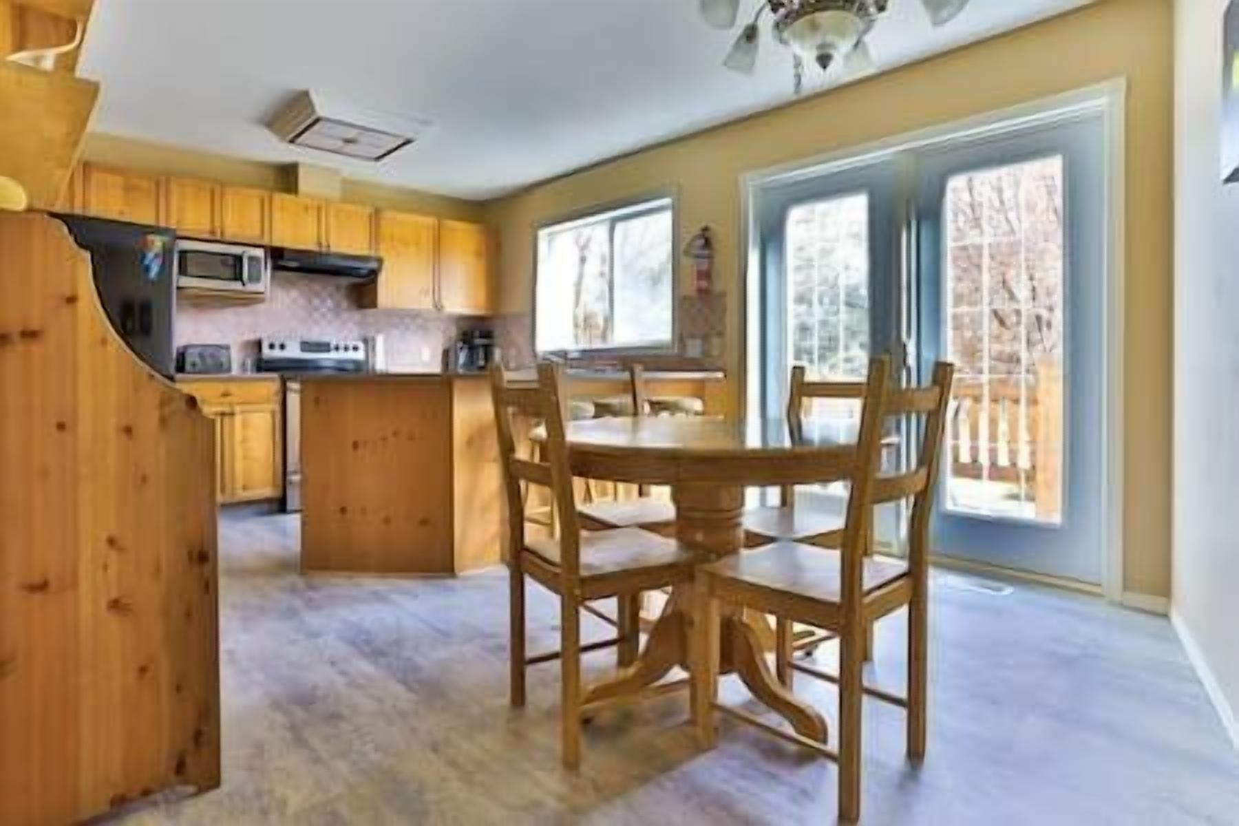 Deluxe Large Floor-plan Riverside Condo