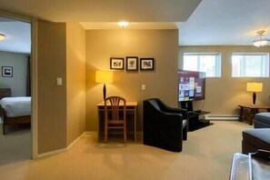 5 bedrooms, iron/ironing board, free WiFi, bed sheets