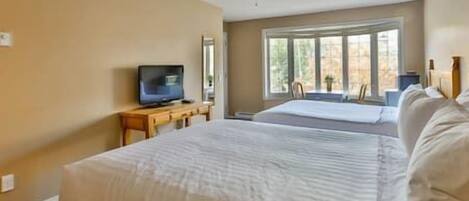 1 chambre, fer et planche à repasser, Wi-Fi gratuit, draps fournis