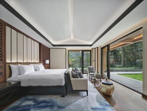 Deluxe-Zimmer | Minibar, Zimmersafe, individuell dekoriert, Schreibtisch