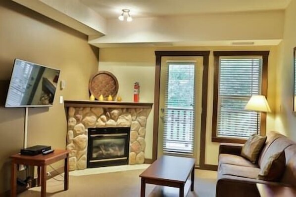 Télévision, cheminée