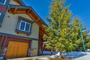 Exterior - Alpine Chalet / Hot Tub / Garage (Fernie)