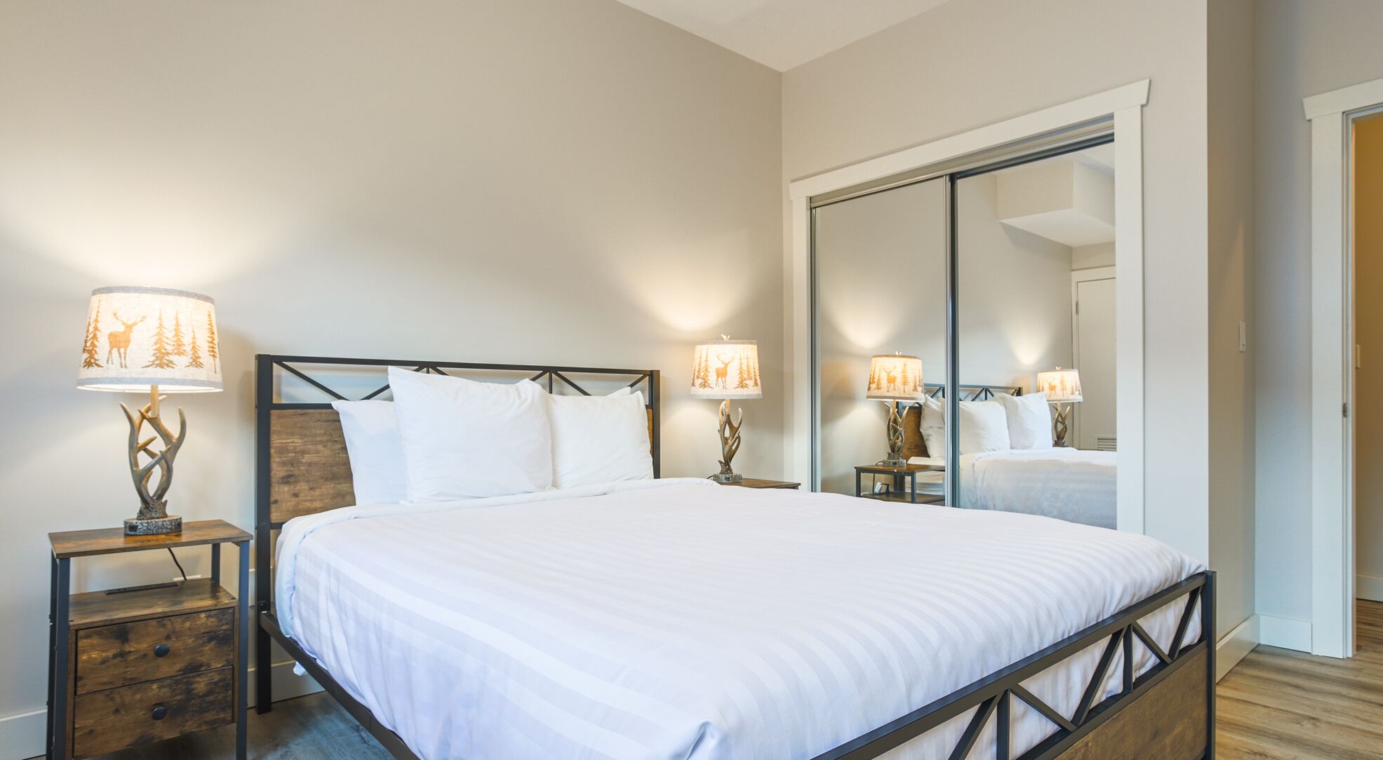 2 makuuhuonetta, silitysrauta/-lauta, ilmainen Wi-Fi, vuodevaatteet